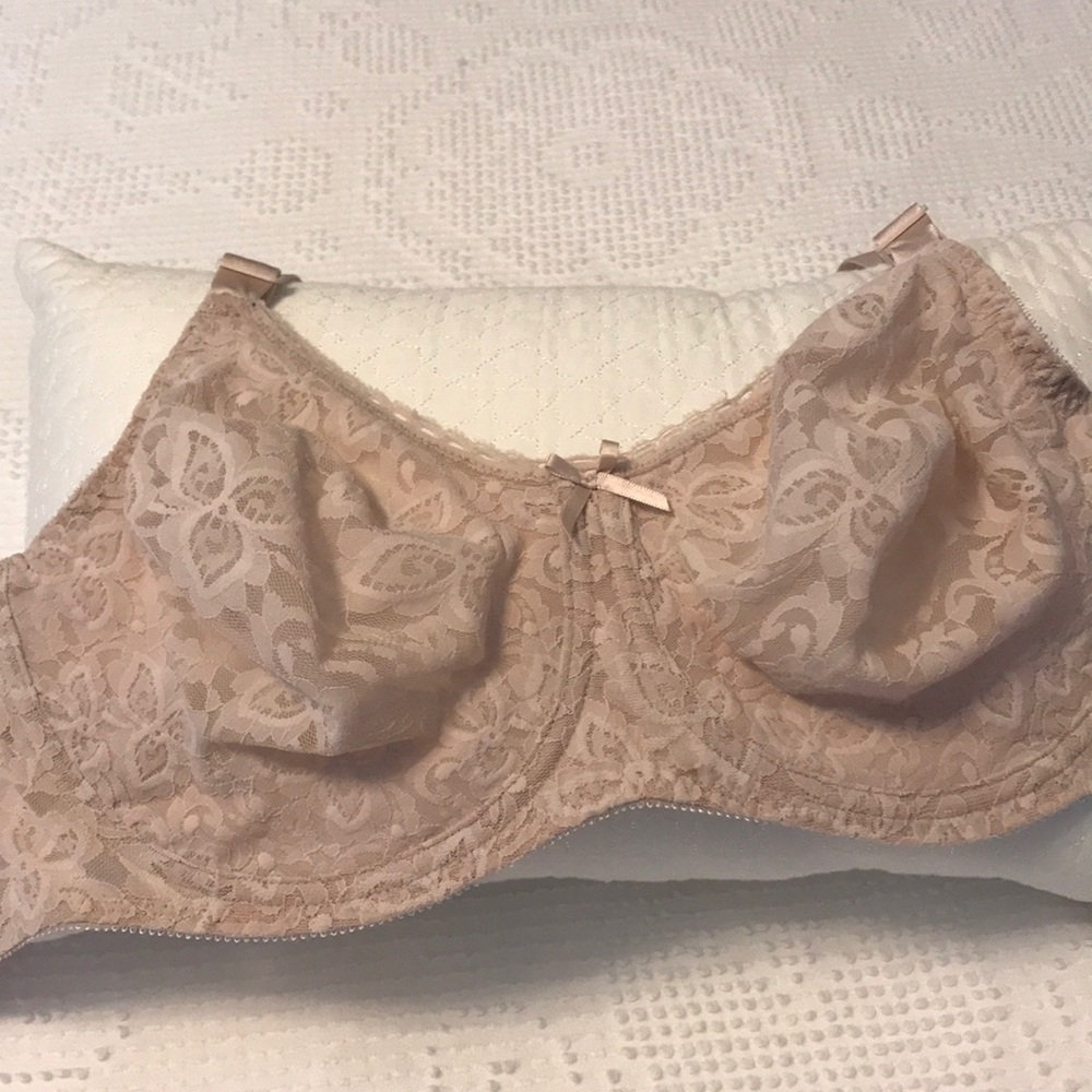 Bali blush color lace bra/38D - never worn